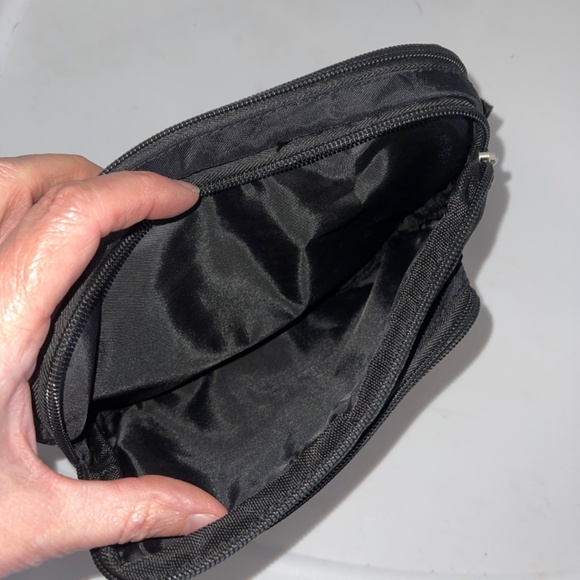 Authentic Disneyland Resort Crossbody Fanny Pack Mickey Mouse Disney Black Red - Picture 6 of 10